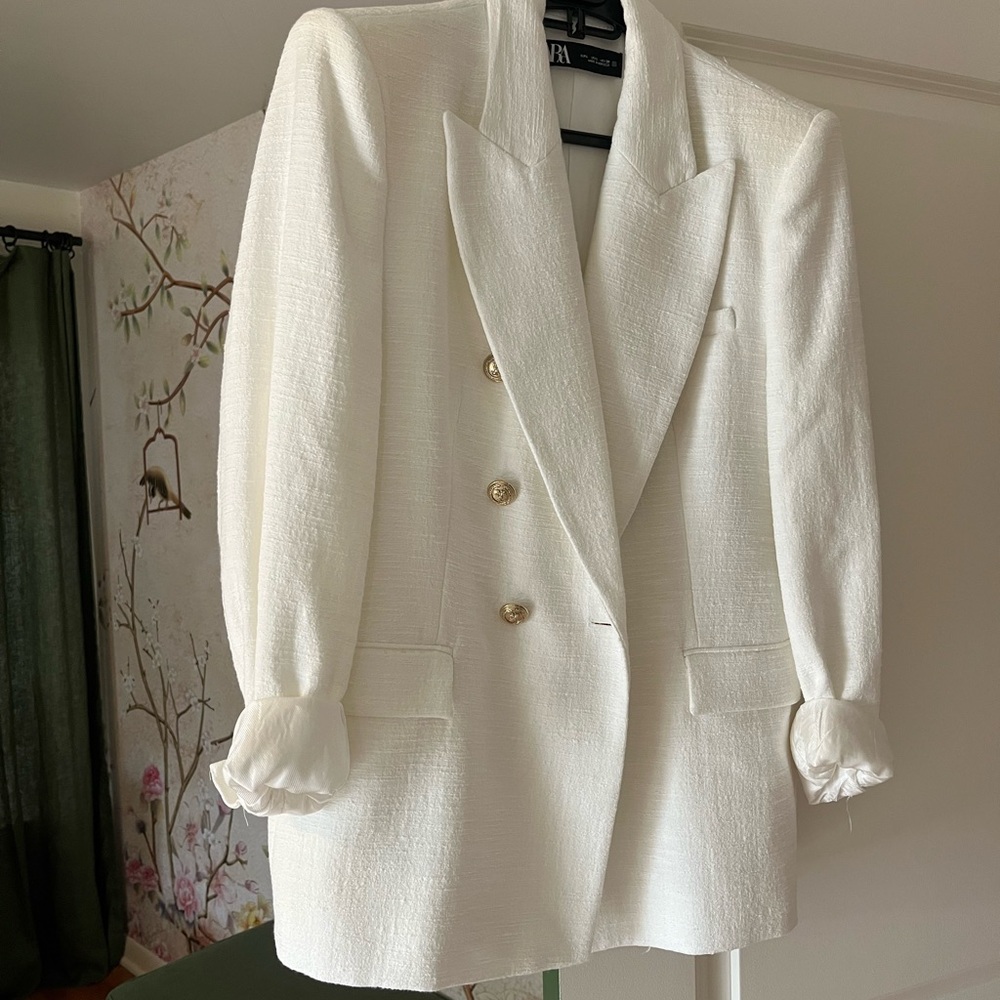 Elegant White Double-Breasted Blazer from Zara
